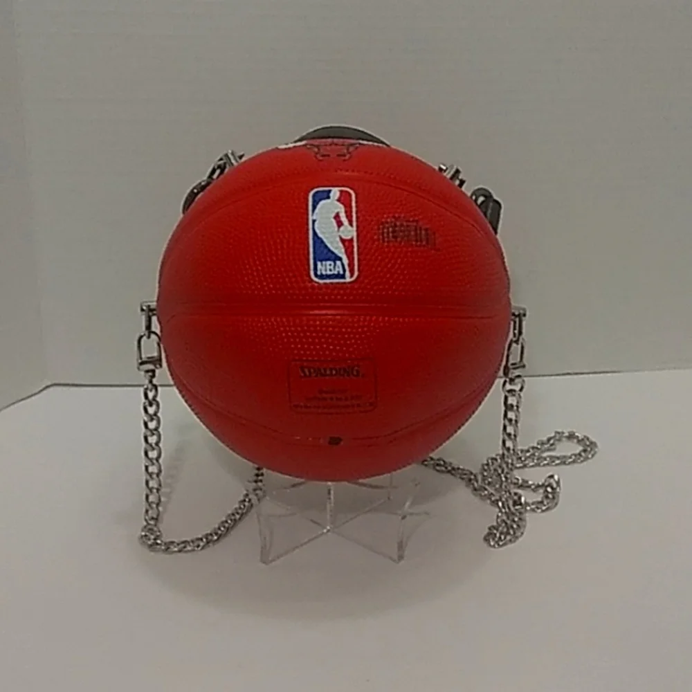 NWT LIMITED EDITION HANDMADE CHICAGO BULLS SMALL BASKETBALL PURSE π - Picture 15 of 17
